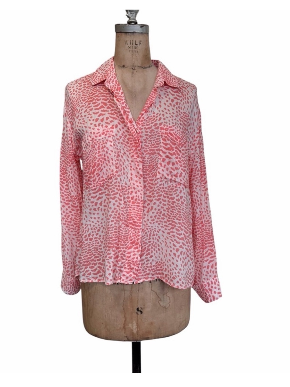 Bella Dahl Women’s Pink Cheetah Print Rayon Lightweight Blouse Size S Career
